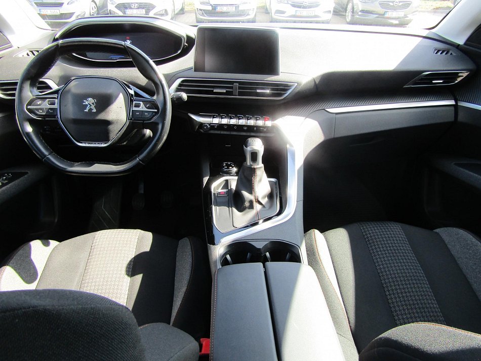 Peugeot 5008 1.5 HDi 