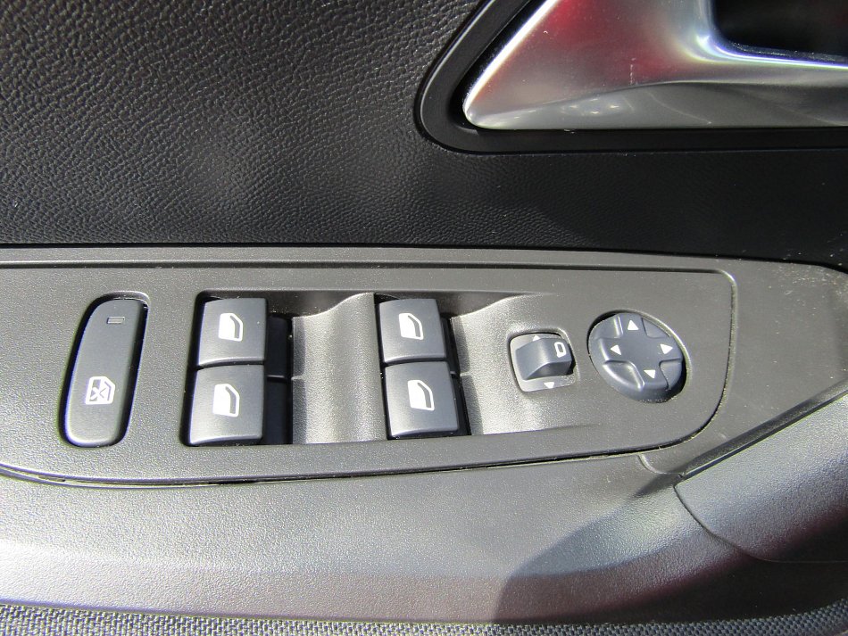 Peugeot 2008 1.2PT 