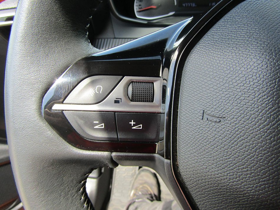 Peugeot 2008 1.2PT 