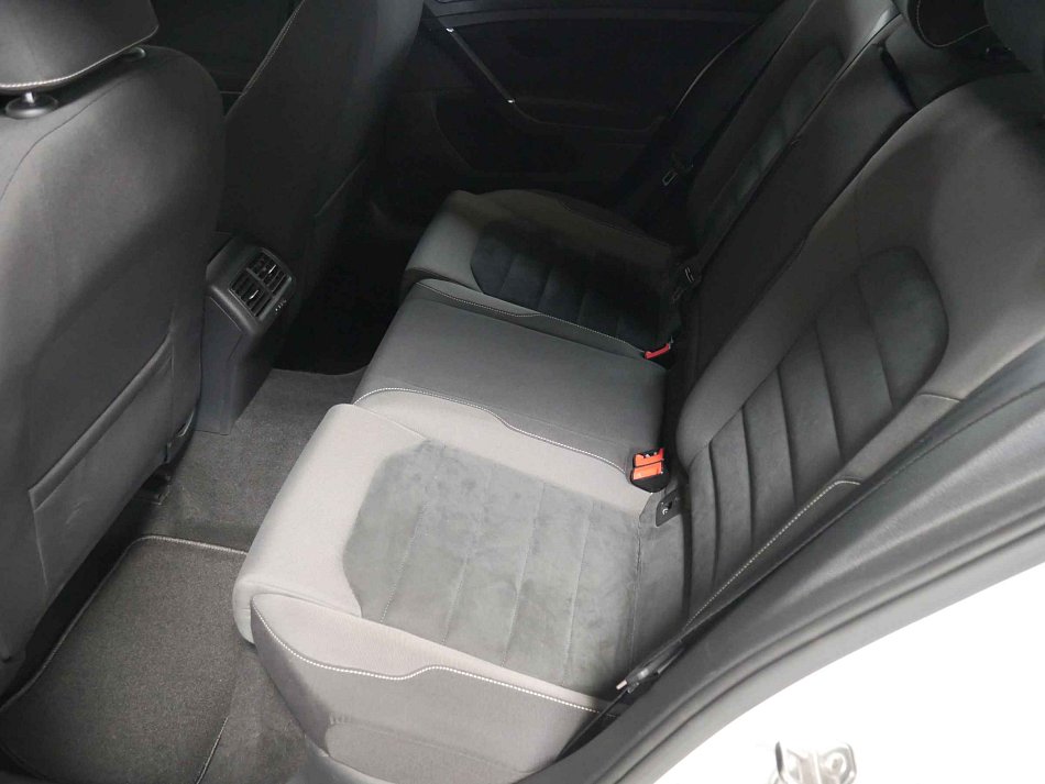 Volkswagen Golf 1.4 TSI 