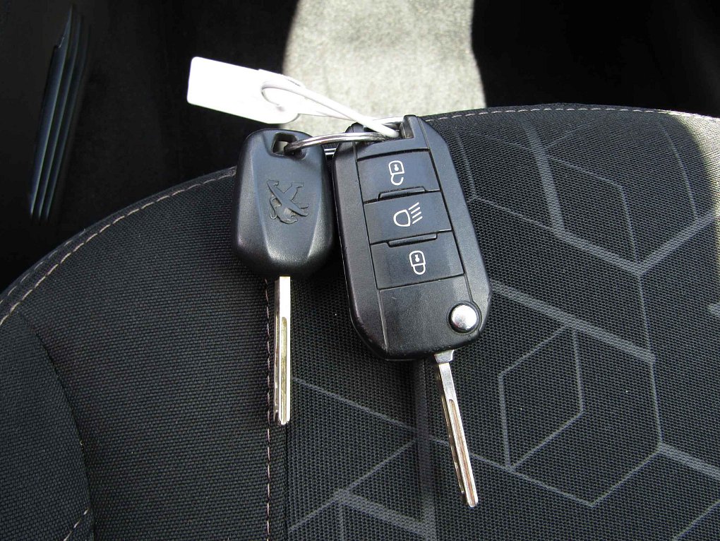 Peugeot 2008 1.2 PT 