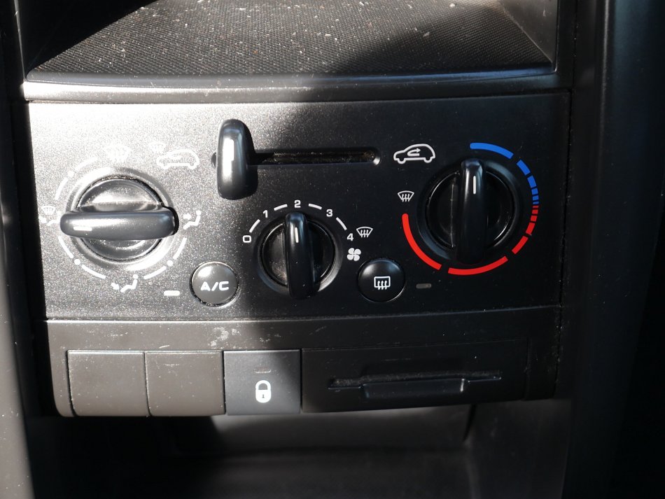 Peugeot 207 1.4 i 
