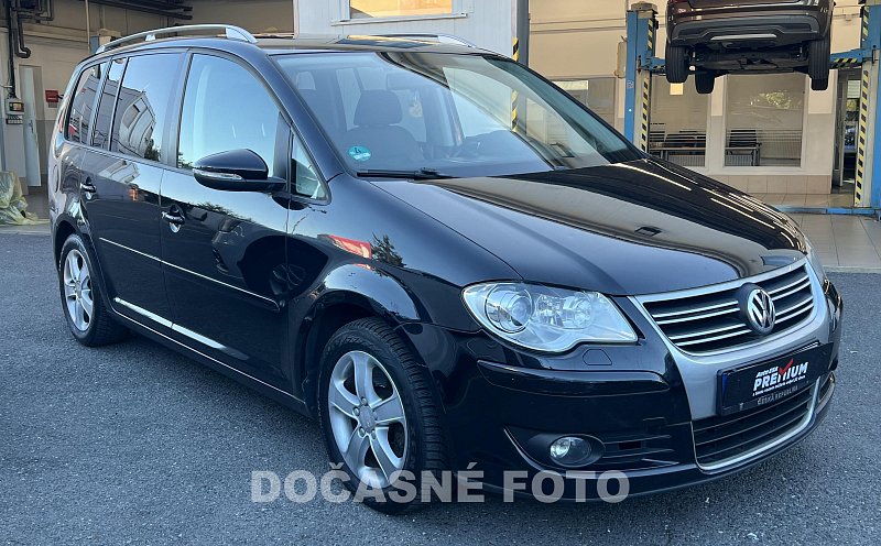 Volkswagen Touran 2.0 TDi  R-line