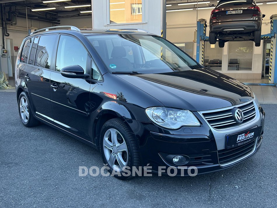 Volkswagen Touran 2.0 TDi  R-line