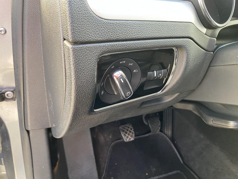 Škoda Superb II 2.0  TDi Ambition