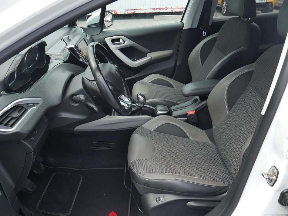 Peugeot 2008 1.2 PT Allure