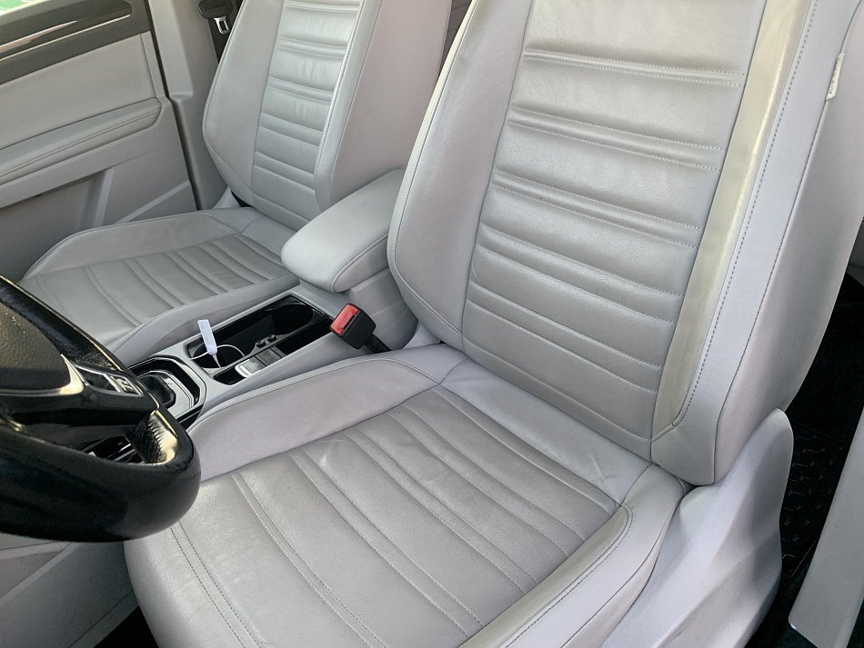 Volkswagen Touran 2.0 TDi R-Line