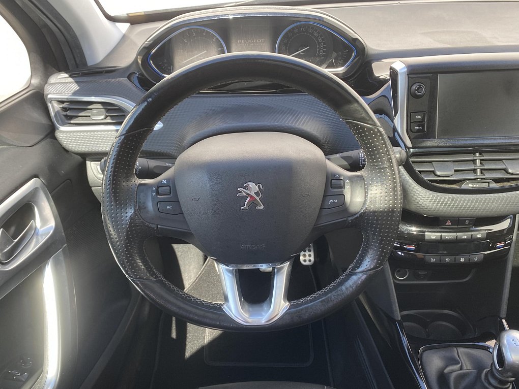 Peugeot 2008 1.2PT Crossway
