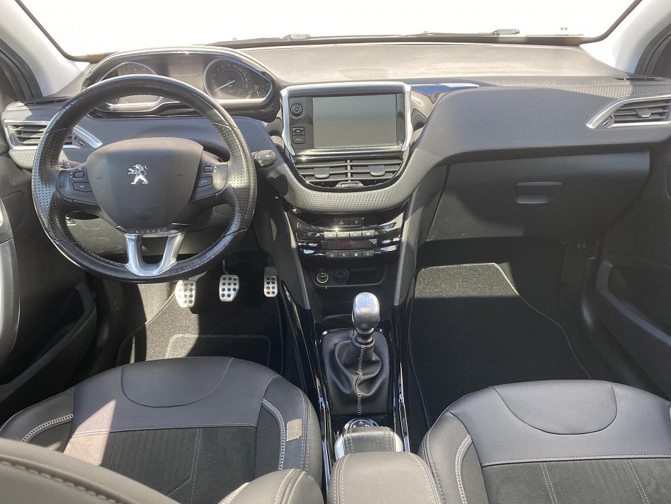 Peugeot 2008 1.2PT Crossway