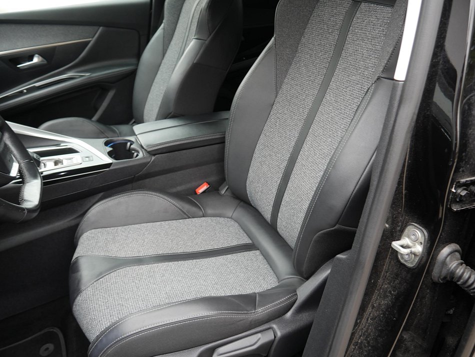 Peugeot 3008 1.2PT Allure