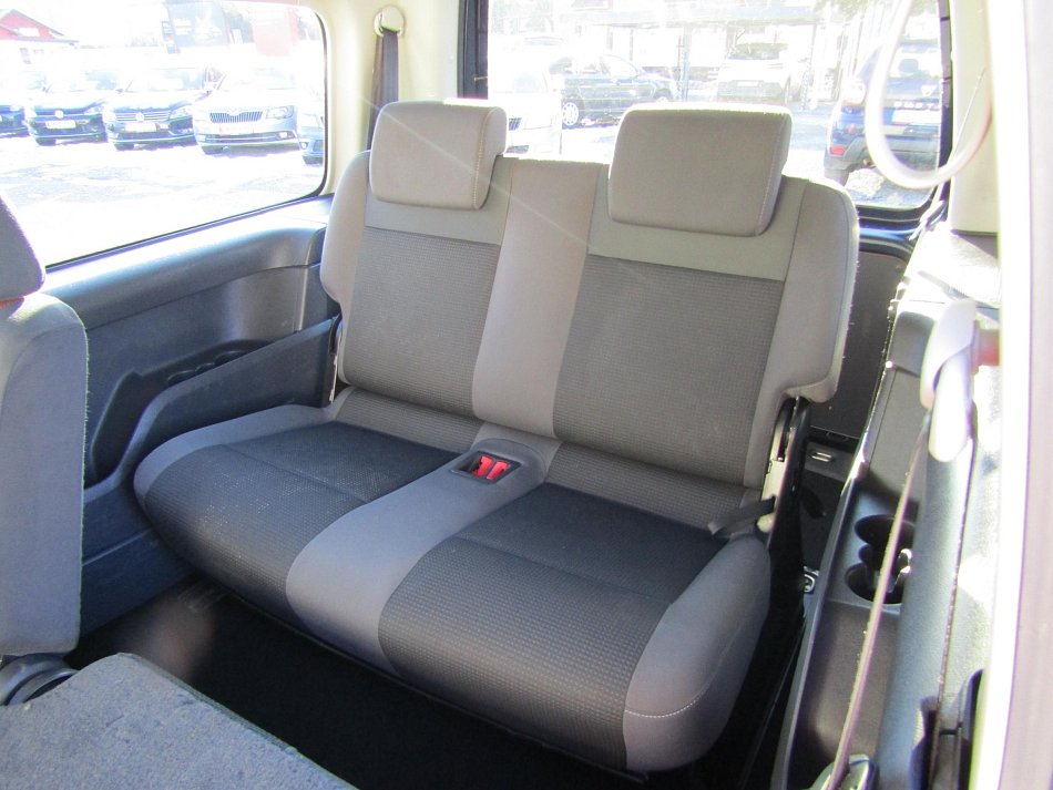 Volkswagen Caddy 1.6TDi JAKO-O MAXi 7míst
