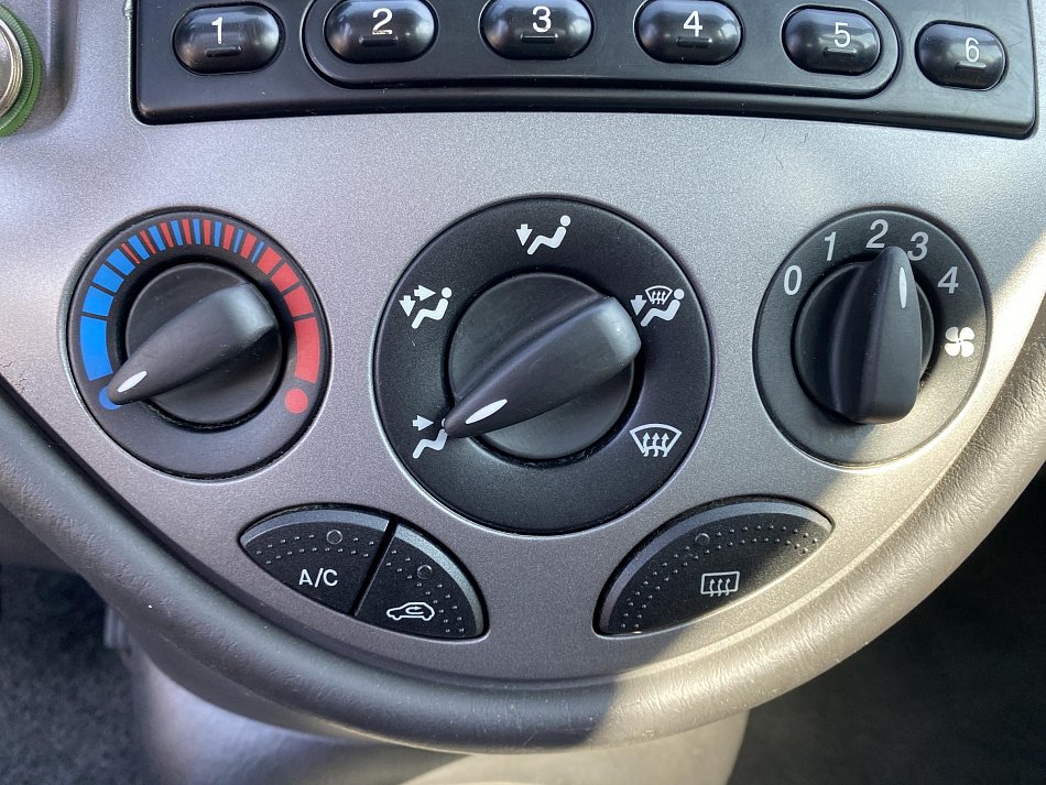 Ford Focus 1.6i 