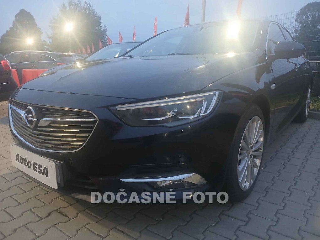 Opel Insignia 1.5i 
