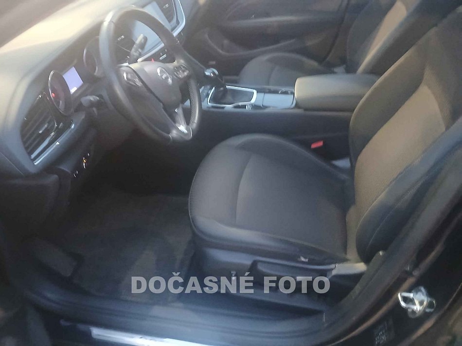 Opel Insignia 1.5i 