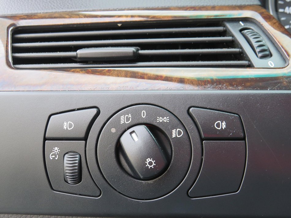 BMW Řada 5 2.2i  520i