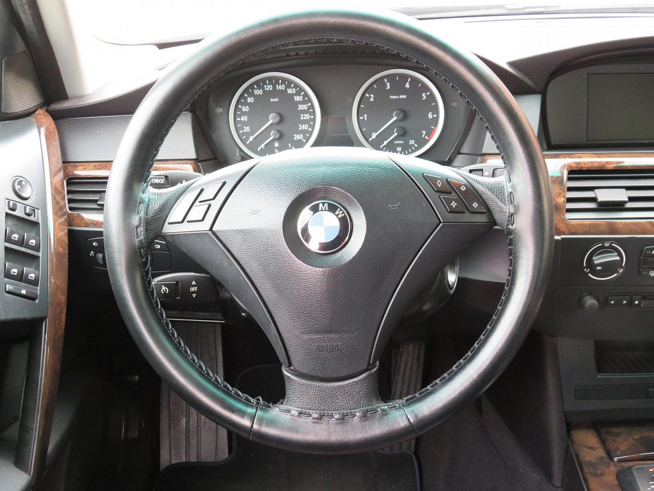 BMW Řada 5 2.2i  520i