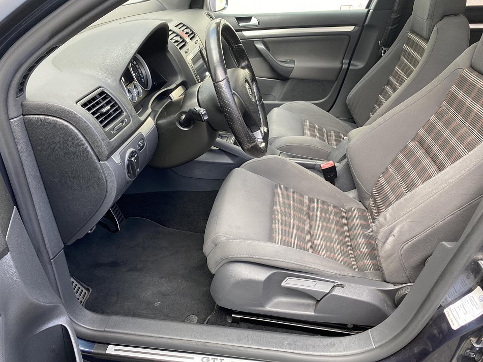 Volkswagen Golf 2.0 TSi 