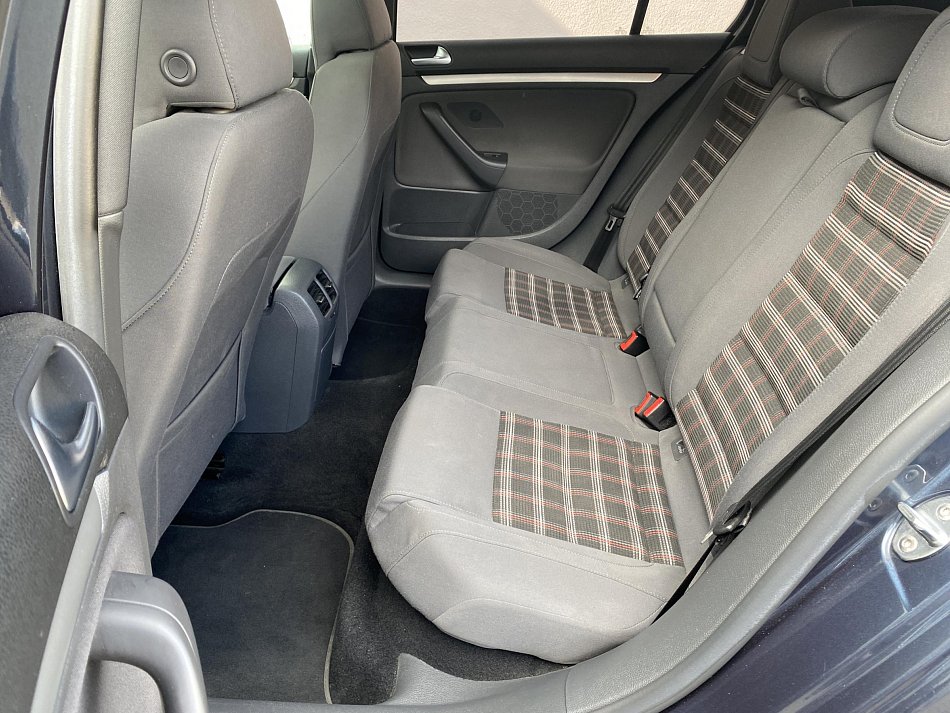 Volkswagen Golf 2.0 TSi 