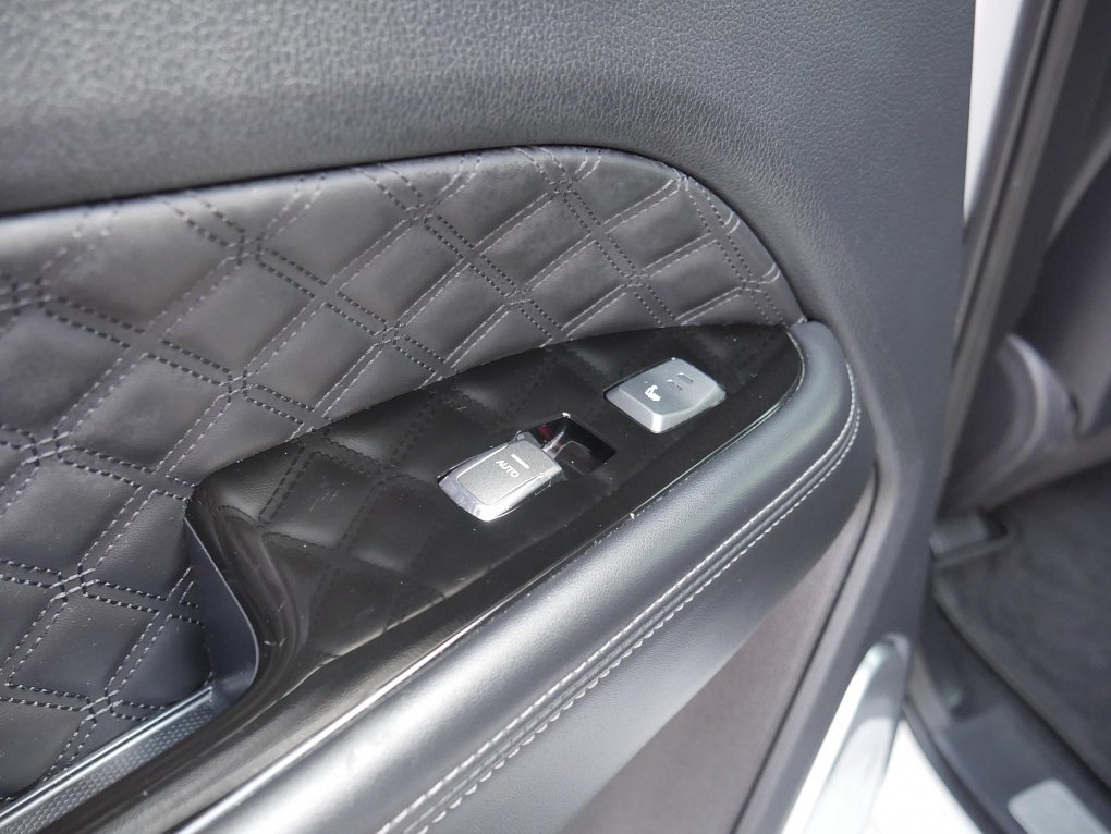 SsangYong Rexton 2.2 CRDi  4x4, 7míst
