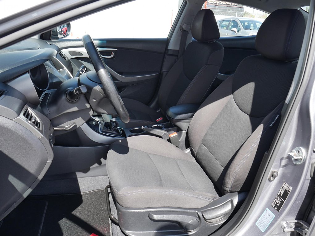 Hyundai Elantra 1.6i 