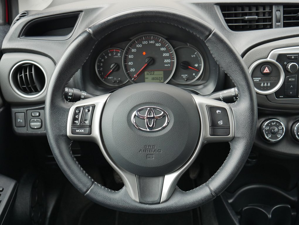Toyota Yaris 1.3 VVT-I 