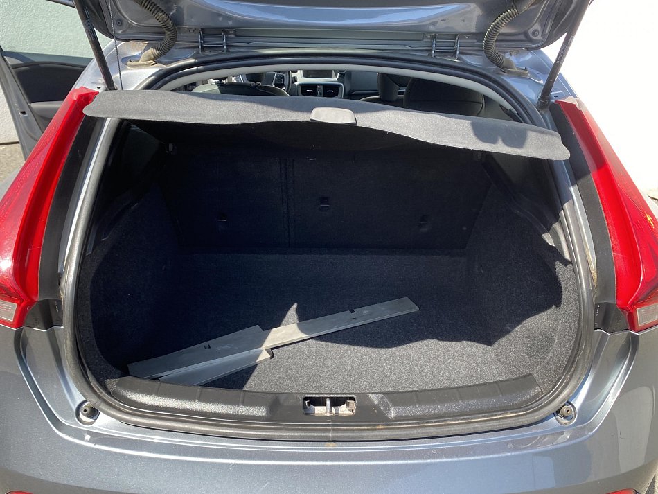 Volvo V40 2.0D 