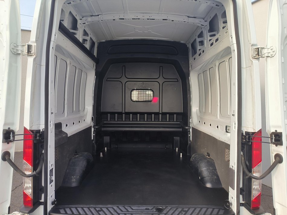 Ford Transit 2.0TDCi Trend L3H3 6míst