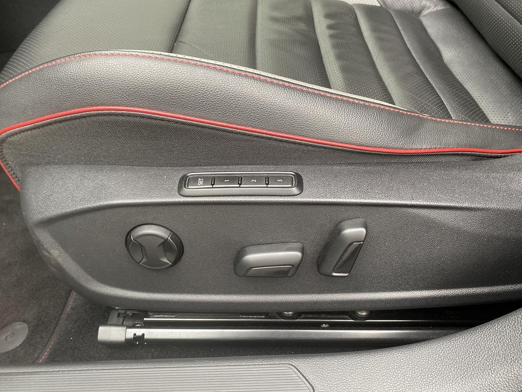 Volkswagen Golf 2.0 TSI  GTi