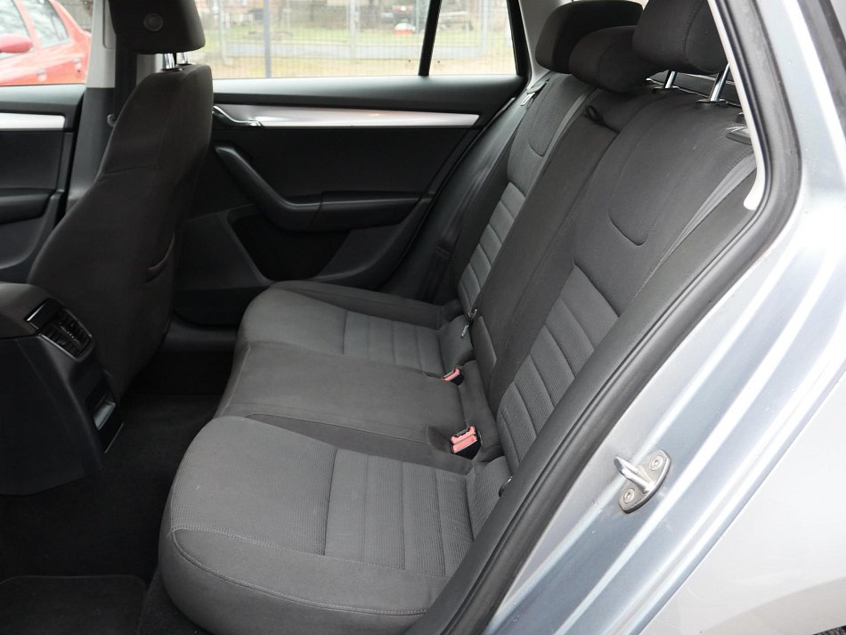 Škoda Octavia III 2.0TDi Elegance