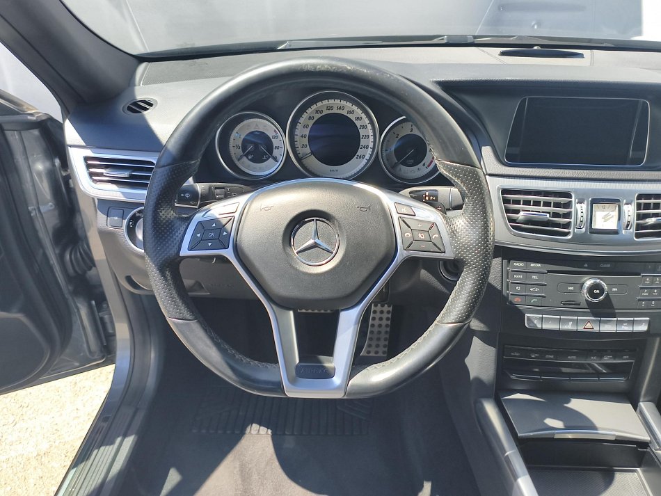 Mercedes-Benz Třída E 2.2 CDi Avantgarde E220 4Matic