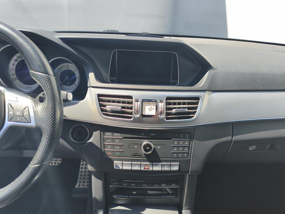 Mercedes-Benz Třída E 2.2 CDi Avantgarde E220 4Matic