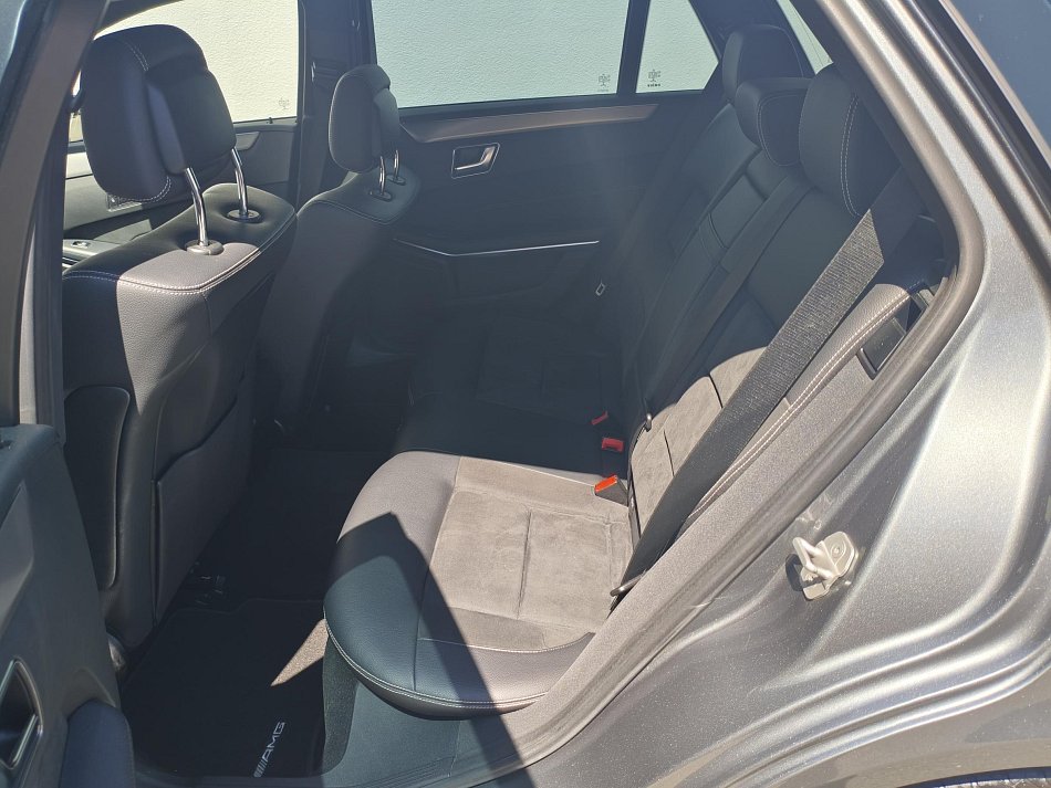 Mercedes-Benz Třída E 2.2 CDi Avantgarde E220 4Matic