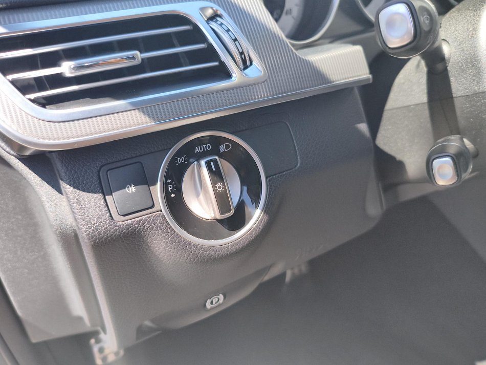 Mercedes-Benz Třída E 2.2 CDi Avantgarde E220 4Matic