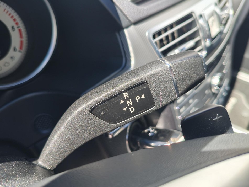 Mercedes-Benz Třída E 2.2 CDi Avantgarde E220 4Matic