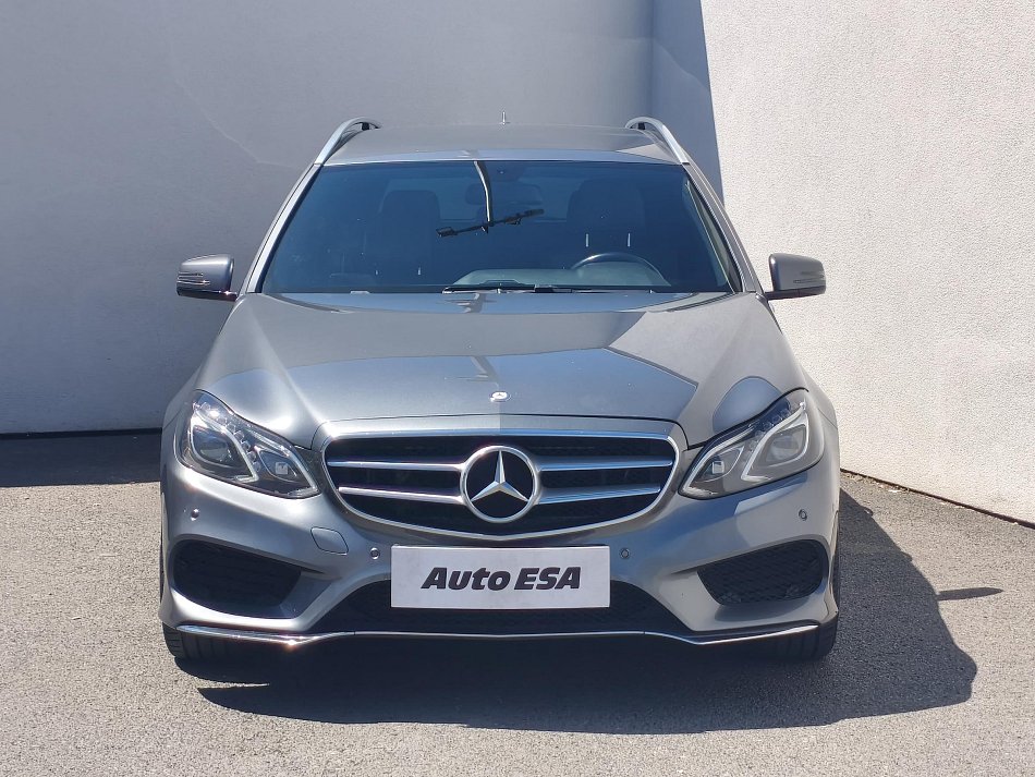 Mercedes-Benz Třída E 2.2 CDi Avantgarde E220 4Matic