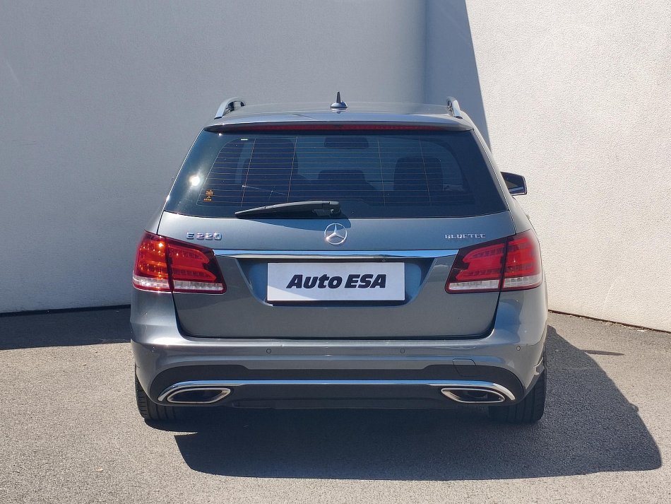 Mercedes-Benz Třída E 2.2 CDi Avantgarde E220 4Matic