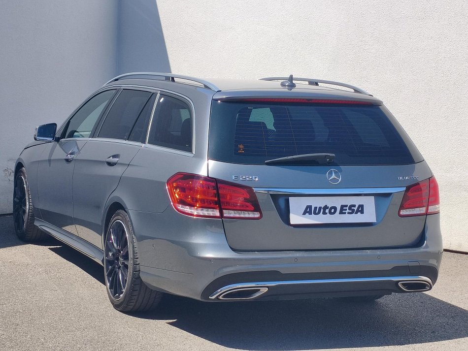 Mercedes-Benz Třída E 2.2 CDi Avantgarde E220 4Matic