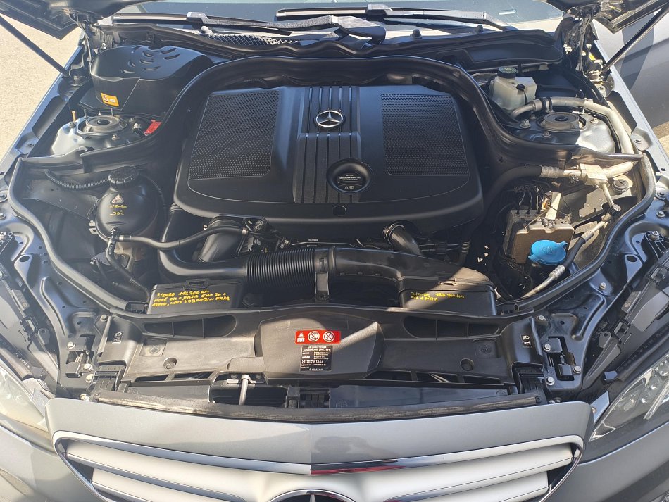 Mercedes-Benz Třída E 2.2 CDi Avantgarde E220 4Matic