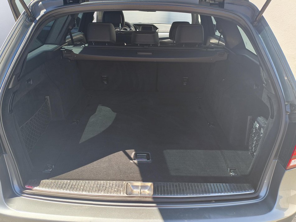 Mercedes-Benz Třída E 2.2 CDi Avantgarde E220 4Matic