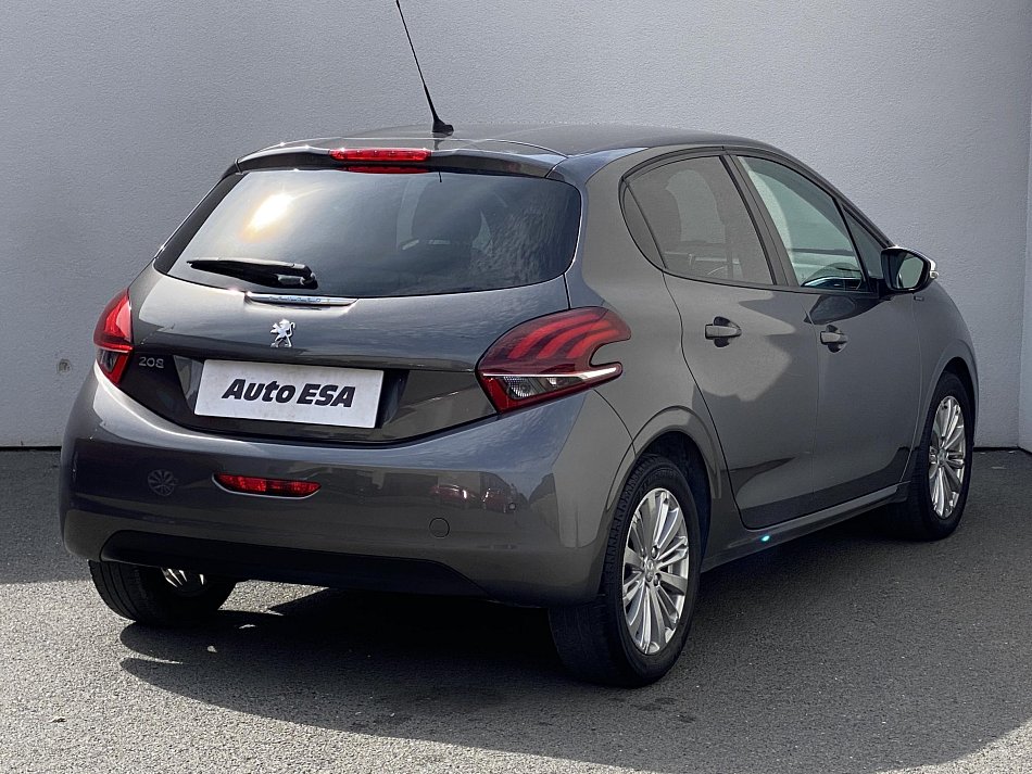 Peugeot 208 1.2 PT Signature