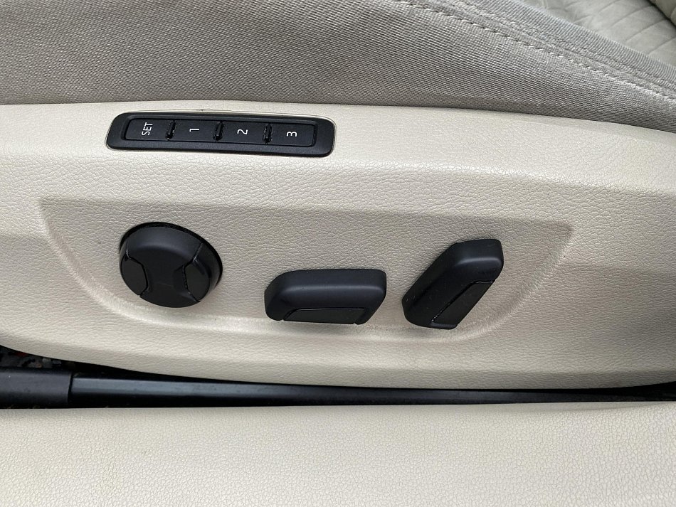 Škoda Superb III 2.0i 