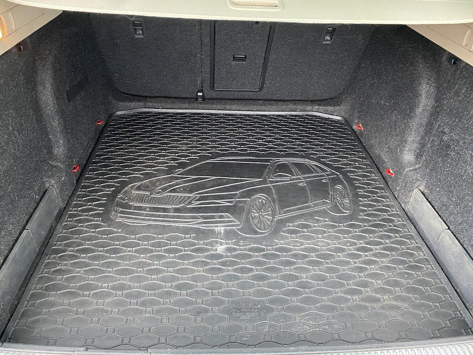 Škoda Superb III 2.0i 