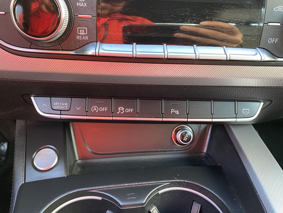 Audi A4 2.0 TDi S-line