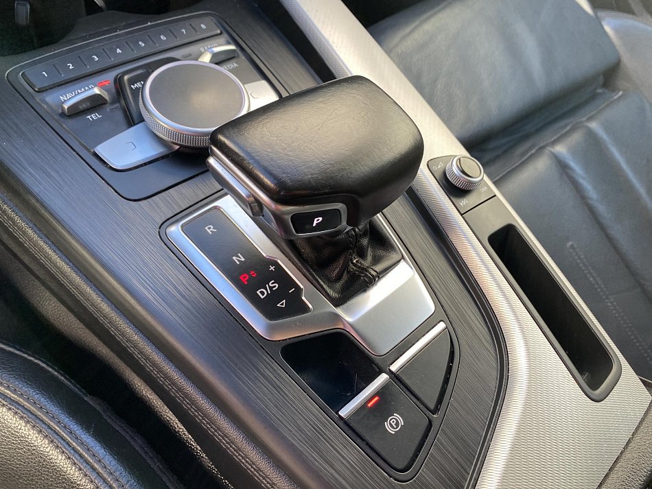 Audi A4 2.0 TDi S-line