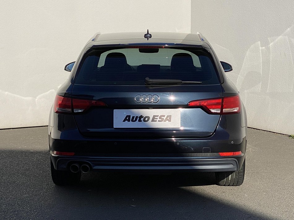 Audi A4 2.0 TDi S-line
