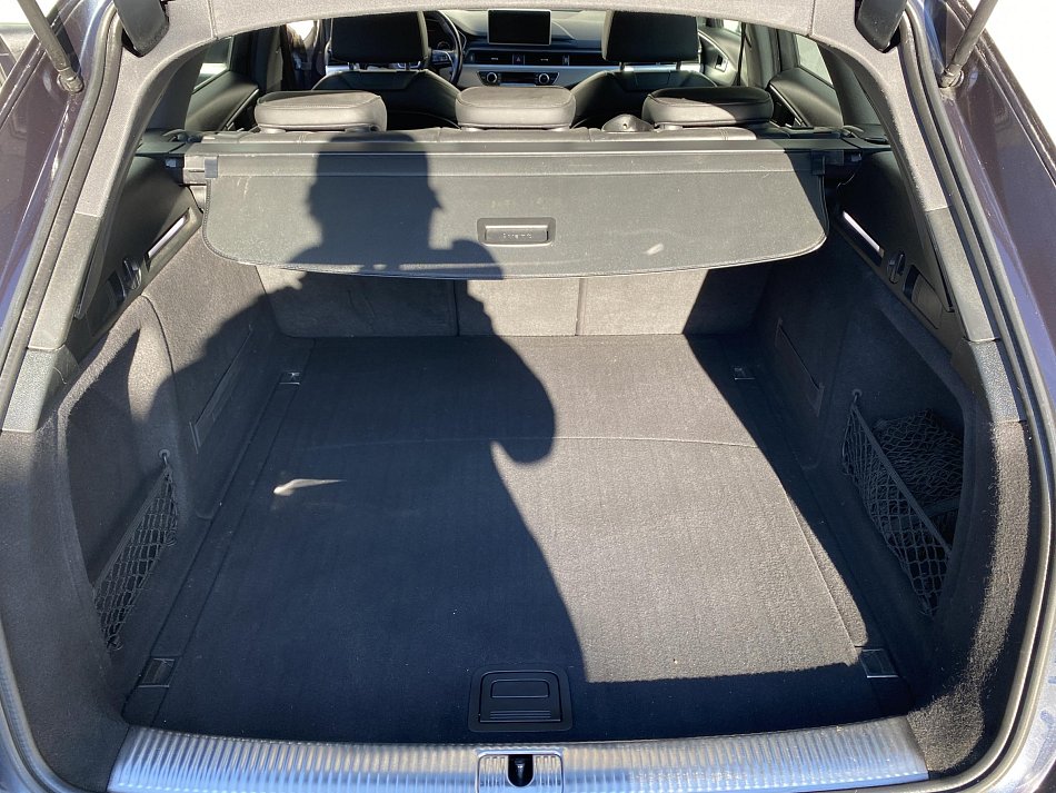 Audi A4 2.0 TDi S-line