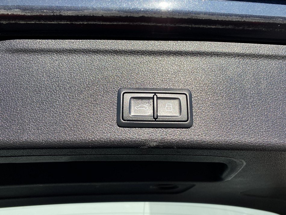 Audi A4 2.0 TDi S-line