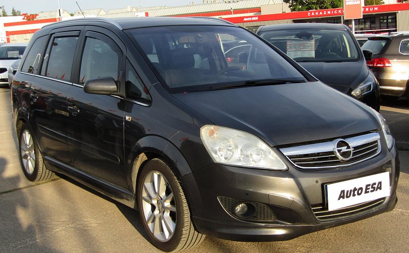 Opel Zafira 1.8 16 V  7 míst