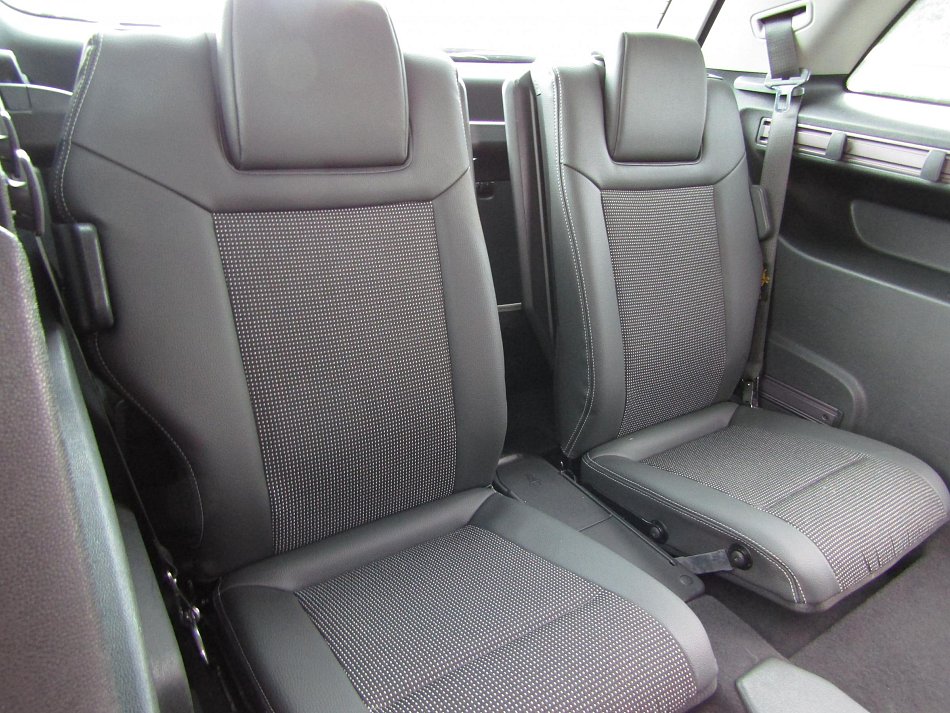 Opel Zafira 1.8 16 V  7 míst