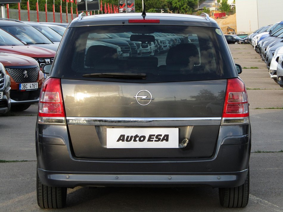Opel Zafira 1.8 16 V  7 míst